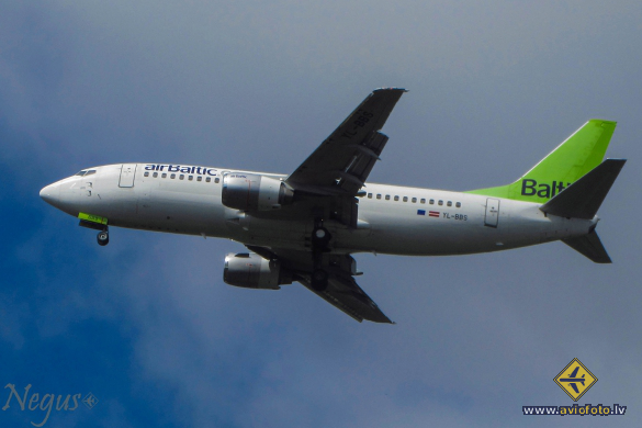 Boeing 737-31S